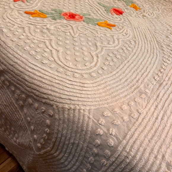 Vintage Chenille Bedspread * Fluffy Bright White Scrolls Puffs Flowers & Vines * - Picture 6 of 11